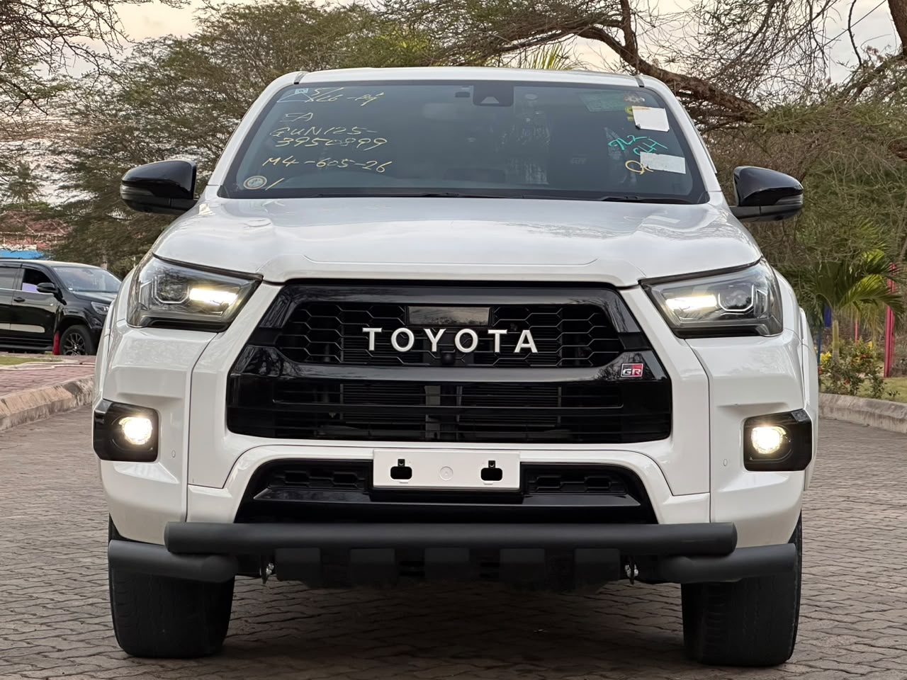 TOYOTA HILUX DOUBLE CABIN